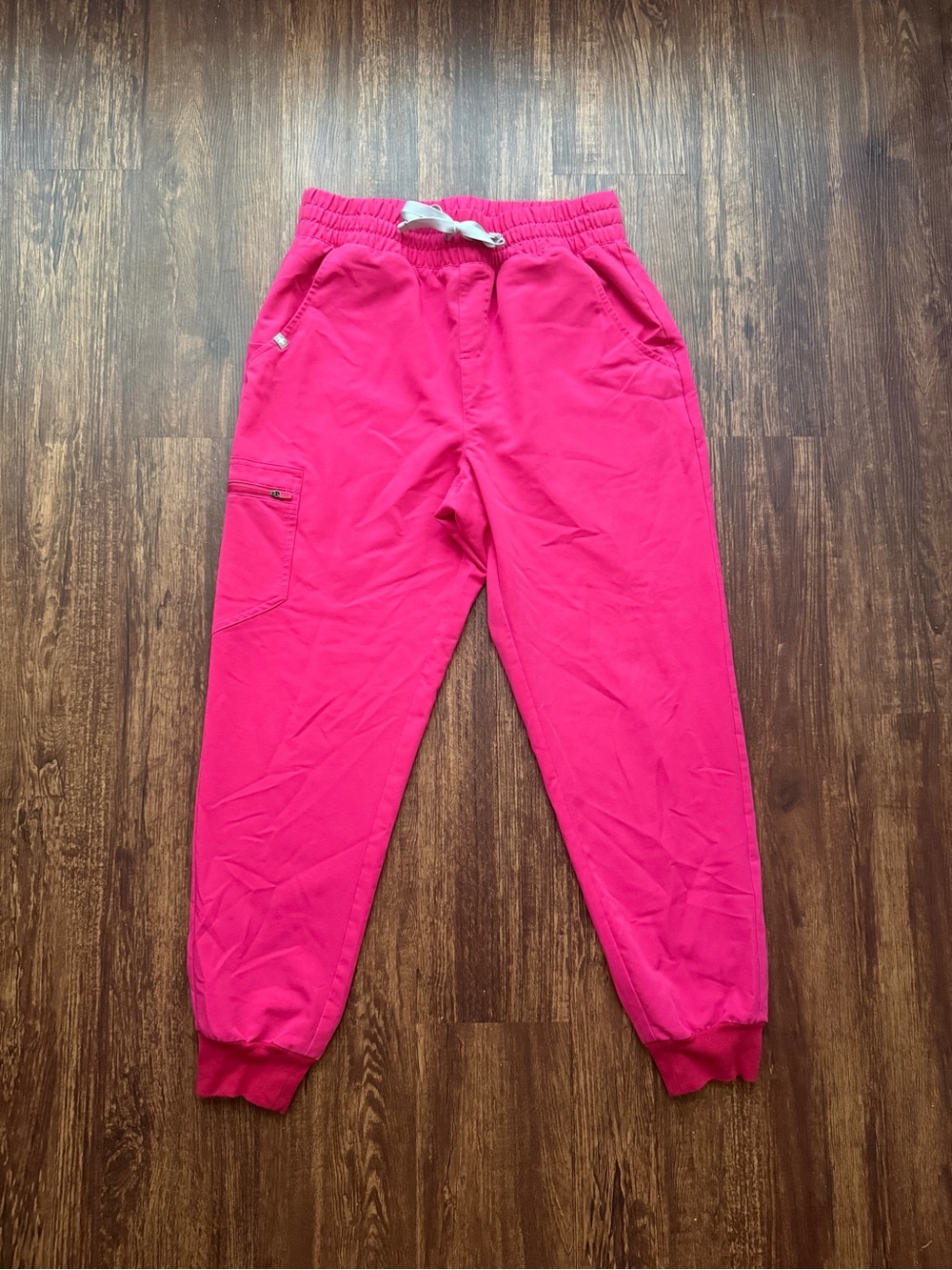 FIGS Women’s Shocking Pink Zamora Ruched Jogger Scrub Pants - Size M Petite